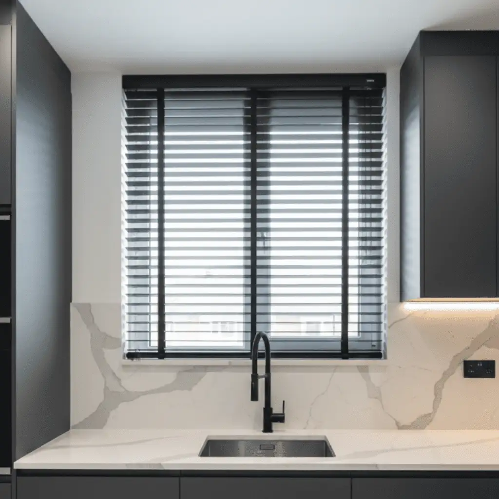 Persiana Madeira Horizontal 50mm - Black (M²)